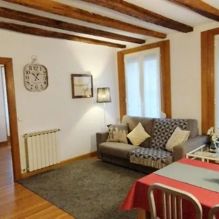 Comodo En La Parte Vieja, Old Town Apartment